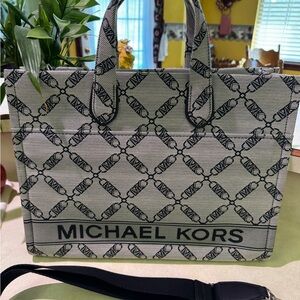 Michael Kors Gigi Lg Empire Logo Jacquard Black/Natural Tote Bag Pre-owned